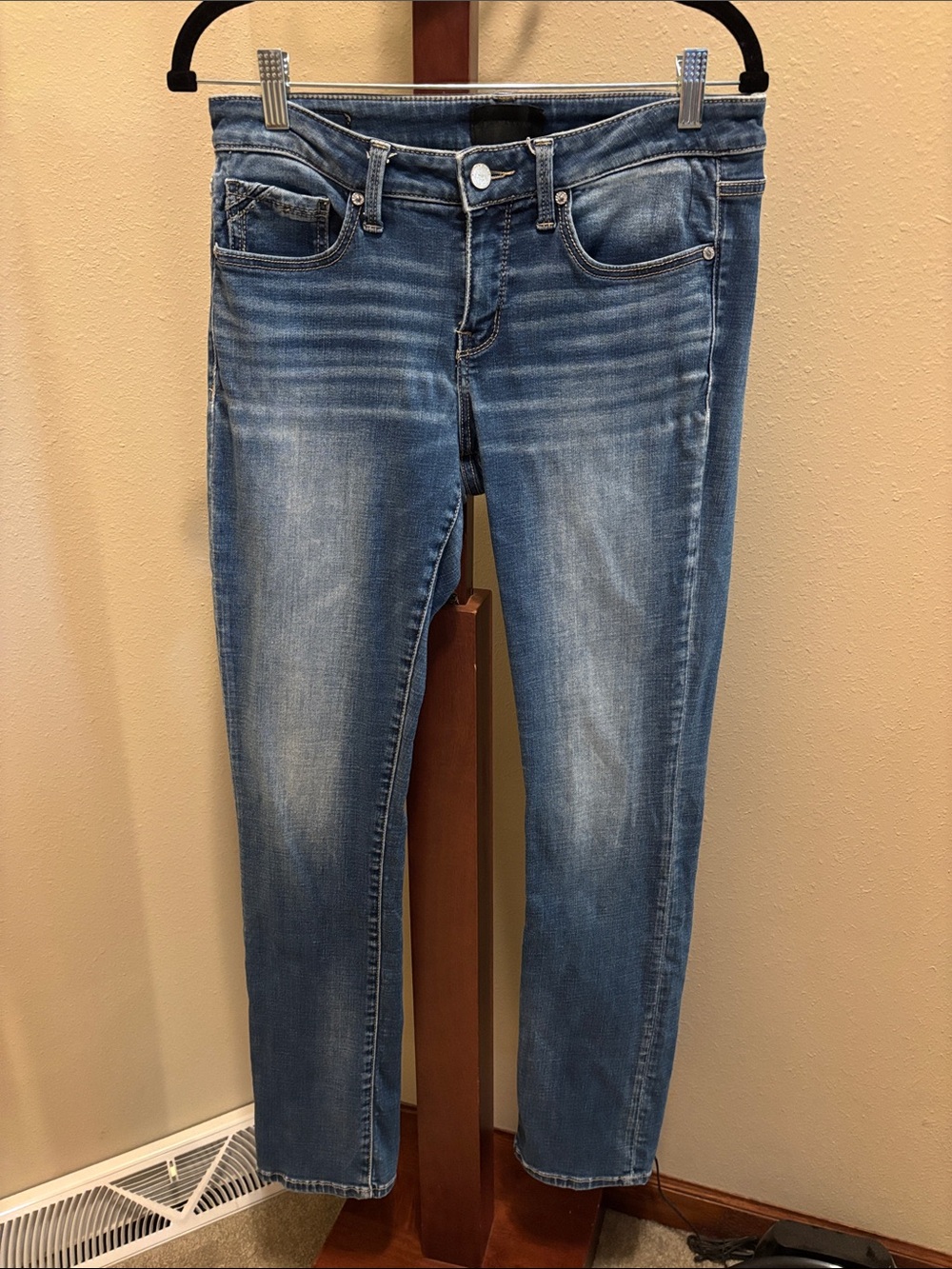 Buckle Women’s Medium Blue Straight leg Jeans